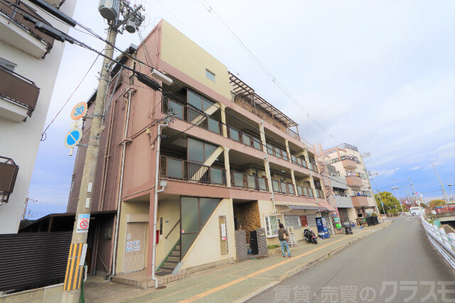 清水マンションの建物外観