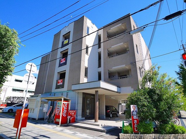 【天理市田井庄町のマンションの建物外観】