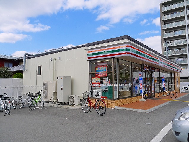 【天理市田井庄町のマンションのコンビニ】