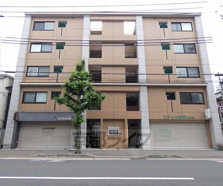 京都市中京区西ノ京職司町のマンションの建物外観