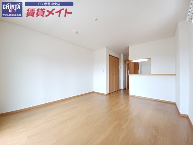 居室・リビング　同物件別室反転タイプ画像