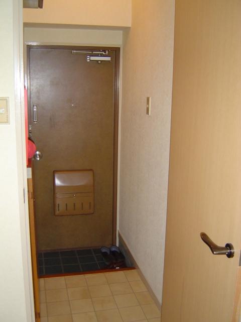 玄関　現状優先となります