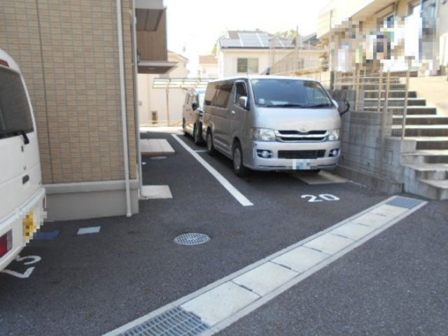 【クレール　I棟の駐車場】