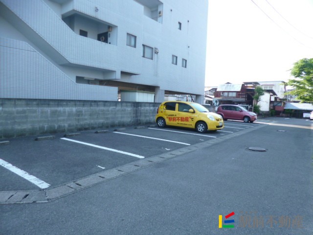 【コーポ水ヶ江　I棟の駐車場】