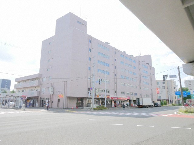 札幌市北区北三十三条西のマンションの建物外観