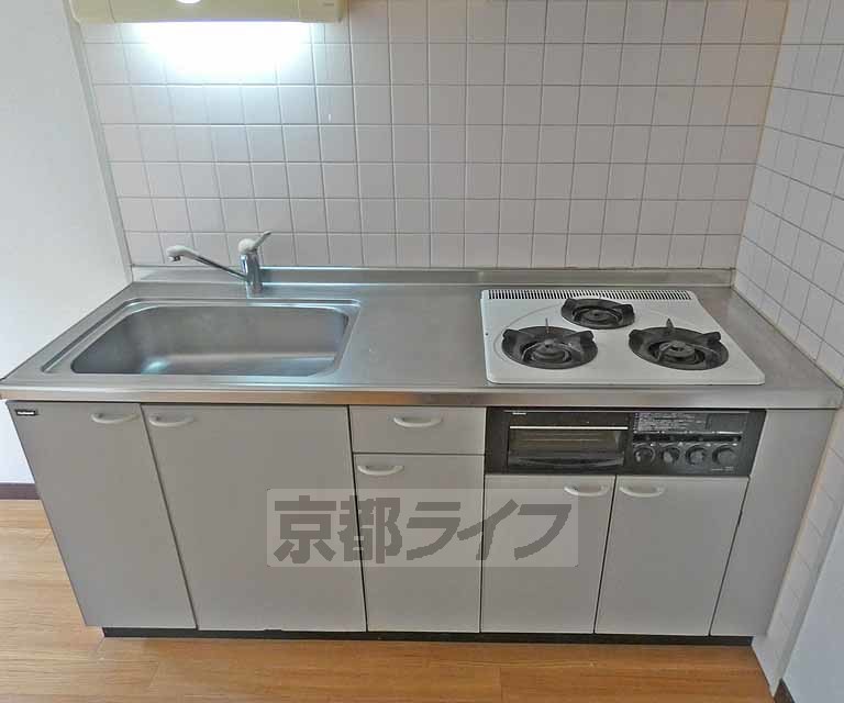 【京都市下京区西七条石井町のマンションのキッチン】