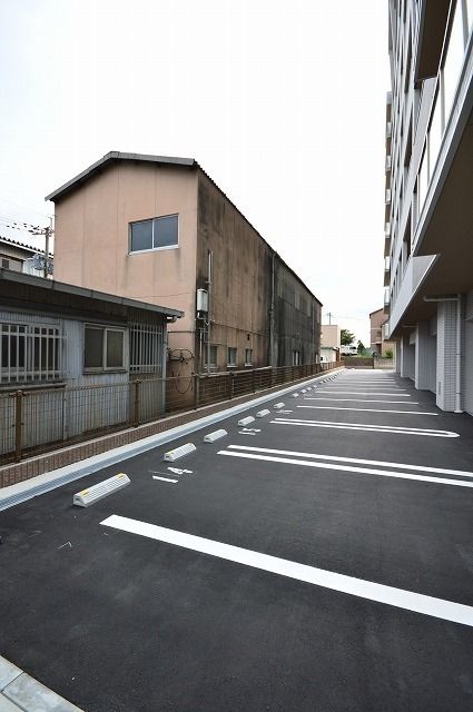 【スカイパレス空港東の駐車場】