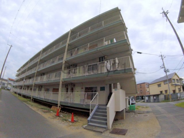 【伊丹市鴻池のマンションの建物外観】