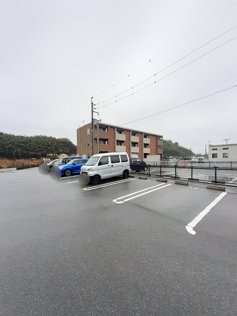 【米子市陰田町のアパートの駐車場】