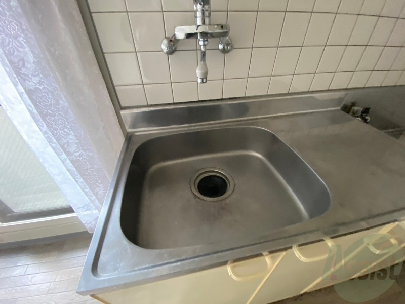 洗面設備　キッチンのシンクはピカピカで掃除意欲が湧いてきそう！
