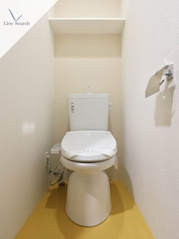 トイレ　落ち着いた色調のトイレです