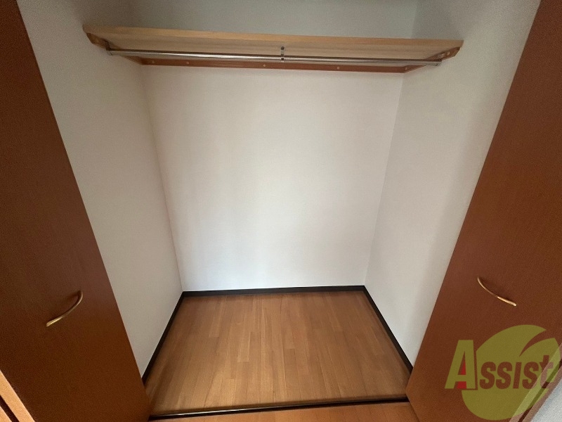 収納　クローゼットは奥行きもあり、荷物が多い方でも安心です。