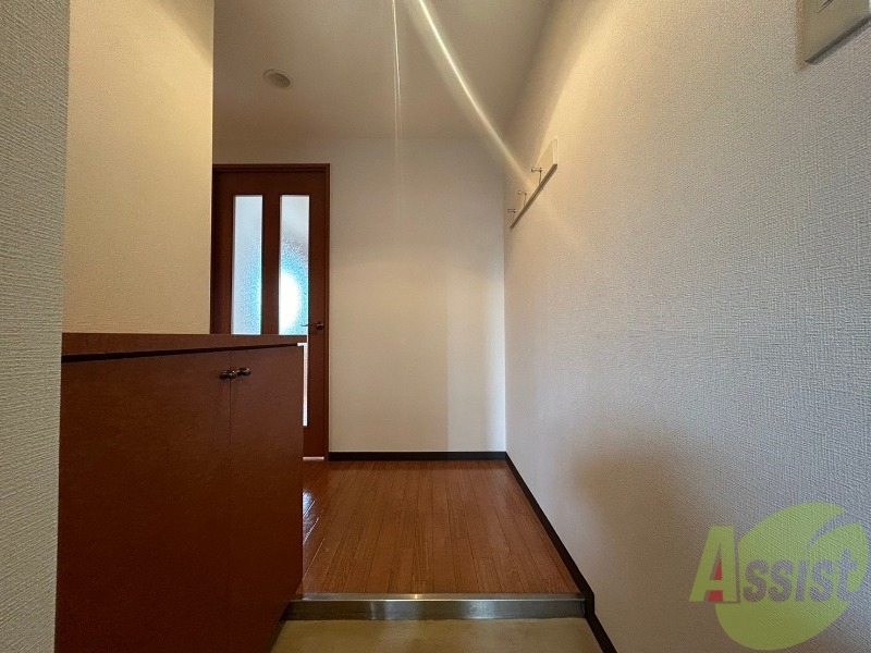 玄関　玄関の様子です。明るい印象ですね。気分もあがりそう。