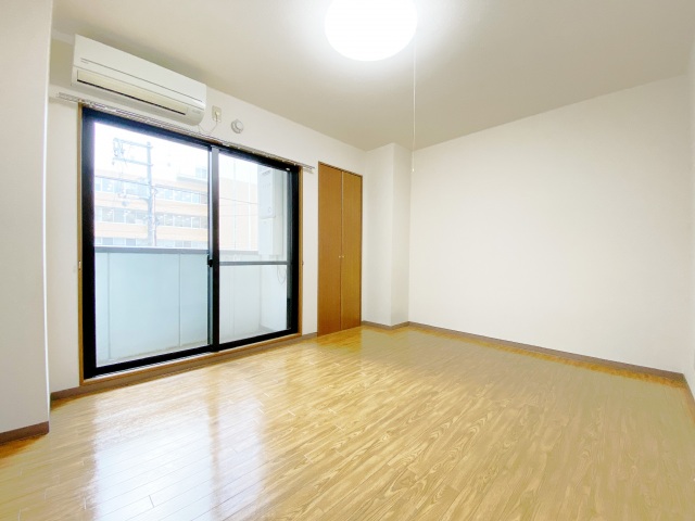 居室・リビング　洋室8帖