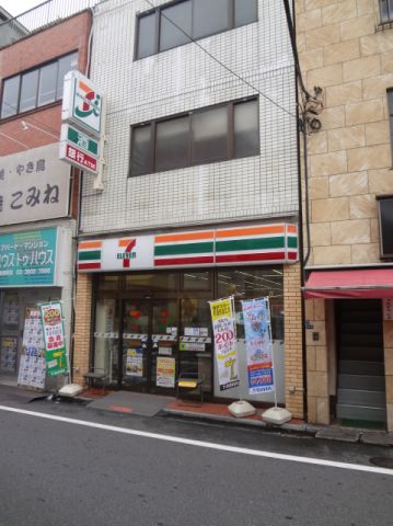 コンビニ　セブンイレブン北区十条駅前店（コンビニ）まで240m