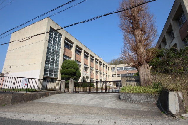 中学校　御所市立大正中学校（中学校）まで652m