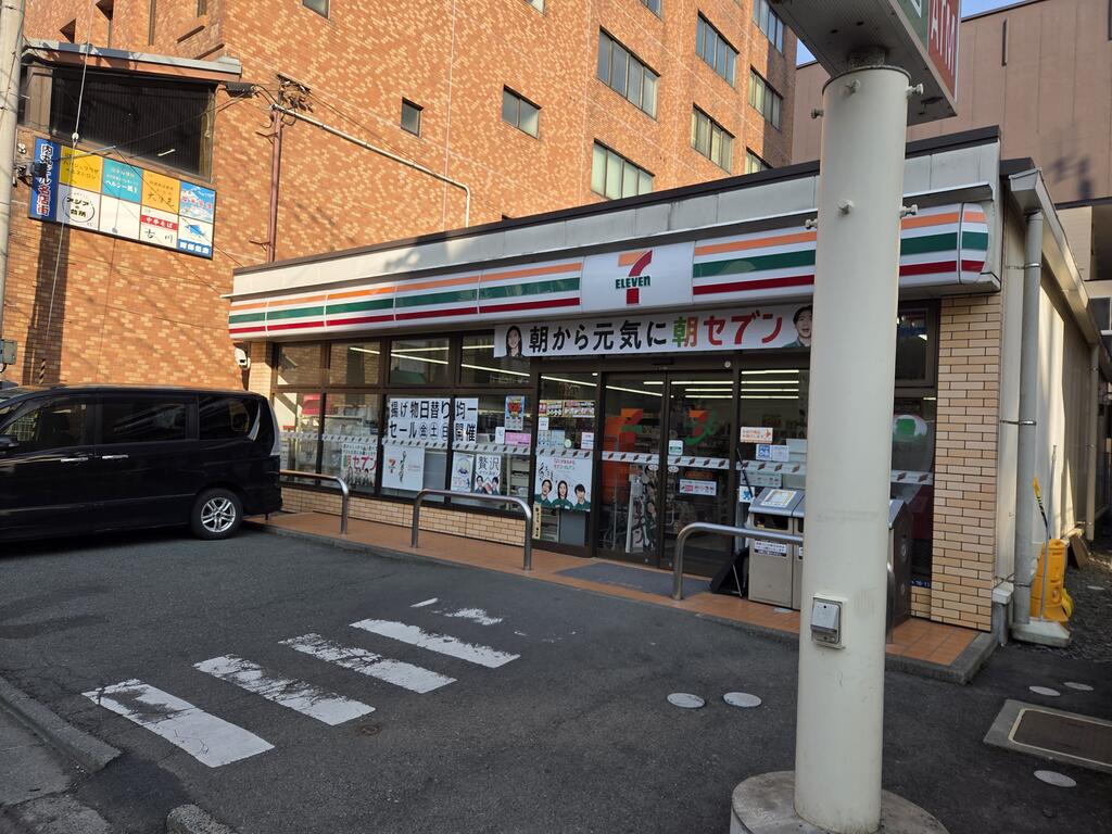 コンビニ　セブンイレブン盛岡内丸店（コンビニ）まで310m