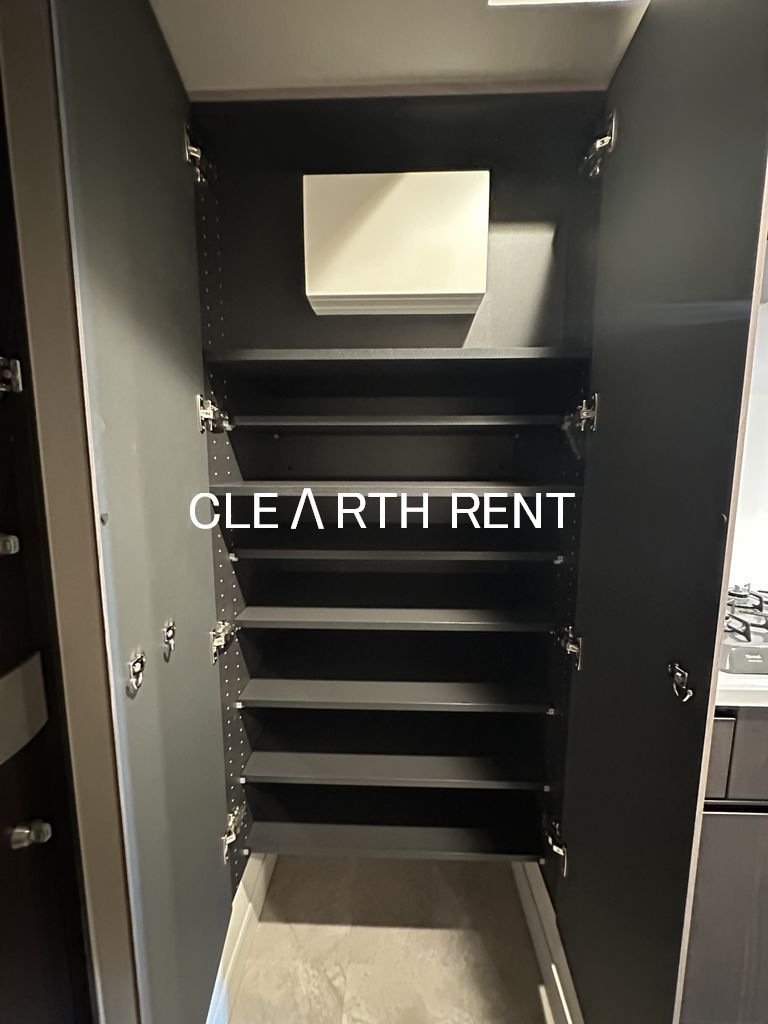 収納　トール型のシューズボックス