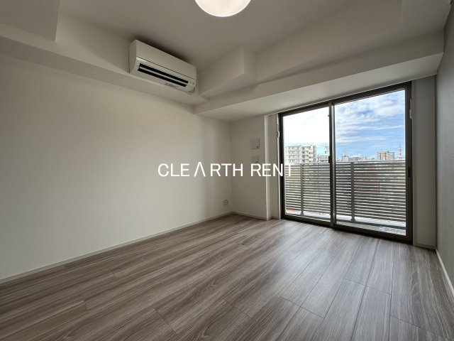 居室・リビング　擦り傷や汚れに強く美しさが持続するフローリングを採用