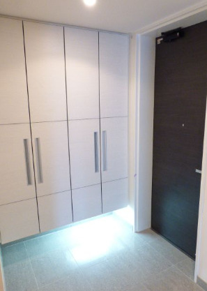 玄関　※別部屋の参考写真です。