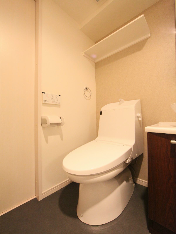 トイレ　温水洗浄便座付き