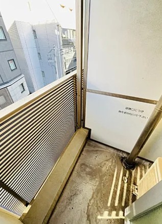 バルコニー　外からの目が気にならないバルコニーで洗濯物が干せます