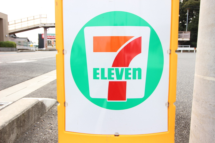 コンビニ　セブンイレブン（コンビニ）まで397m