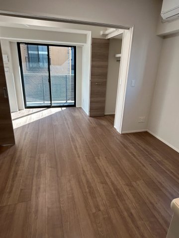 居室・リビング　こちらの居間で趣味の時間をお楽しみください