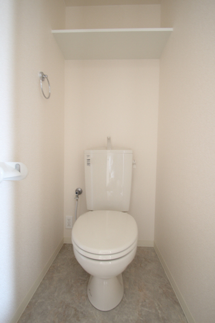 トイレ　※同間取の別室のお写真です。