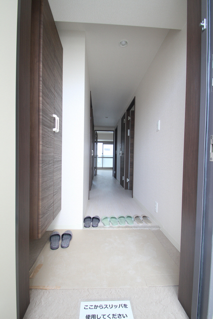 玄関　※同間取の別室のお写真です。