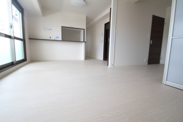 居室・リビング　※同間取の別室のお写真です。