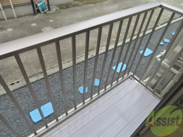 バルコニー　バルコニー。洗濯物がはかどりそうな広さがありますよ。