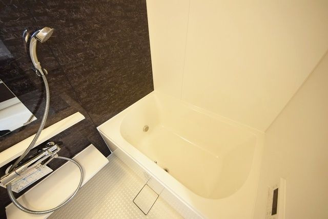 バス・シャワールーム　お問合せは(株)タウンハウジング東京へ