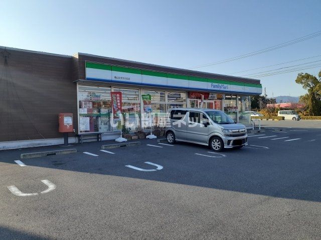 コンビニ　ファミリーマート 亀山みずきが丘店（コンビニ）まで919m