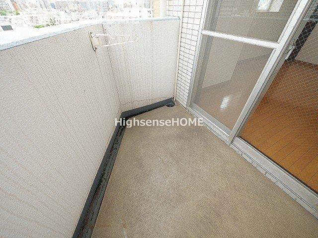 バルコニー　開放的で明るい空間を演出してくれるバルコニーです