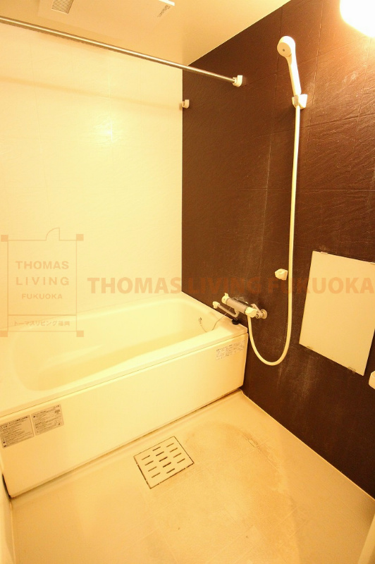 バス・シャワールーム　ゆったりくつろげる浴槽です。