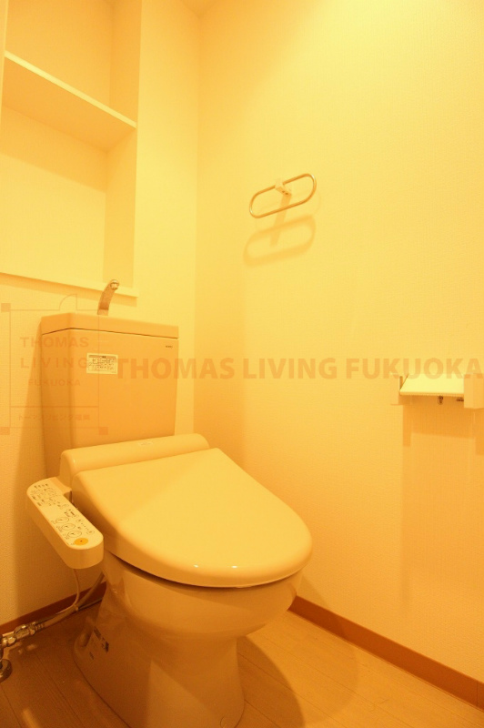 トイレ　温水洗浄便座完備してます。