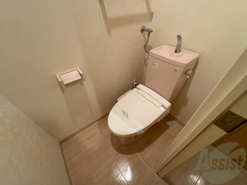 トイレ　トイレです。ウォシュレット付を探している方、おすすめです。