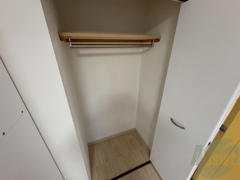 収納　クローゼットは奥行きもあり、荷物が多い方でも安心です。