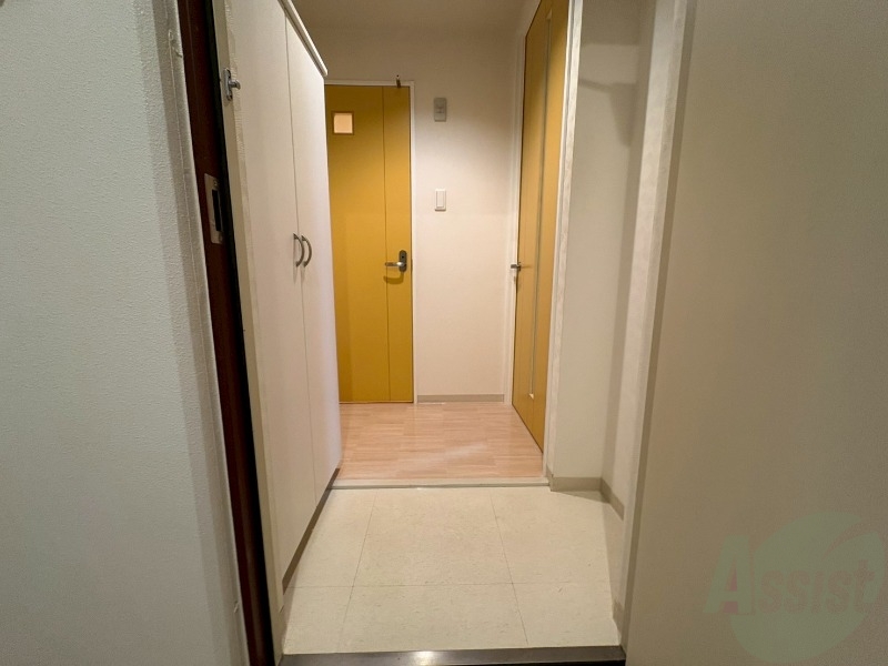 玄関　玄関の様子です。明るい印象ですね。気分もあがりそう。