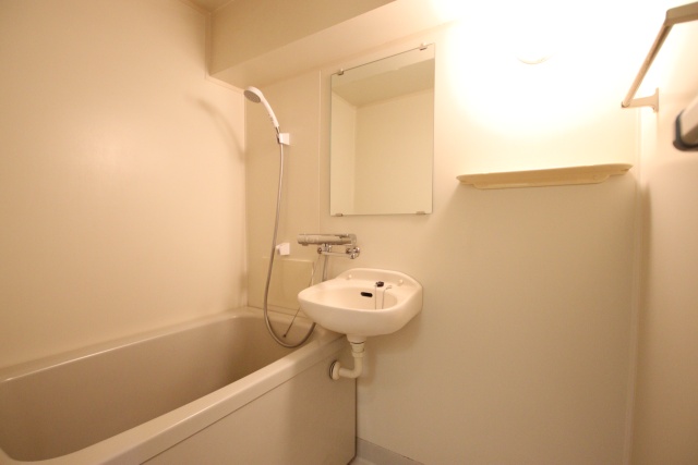 バス・シャワールーム　※別号室のお写真のため現況優先