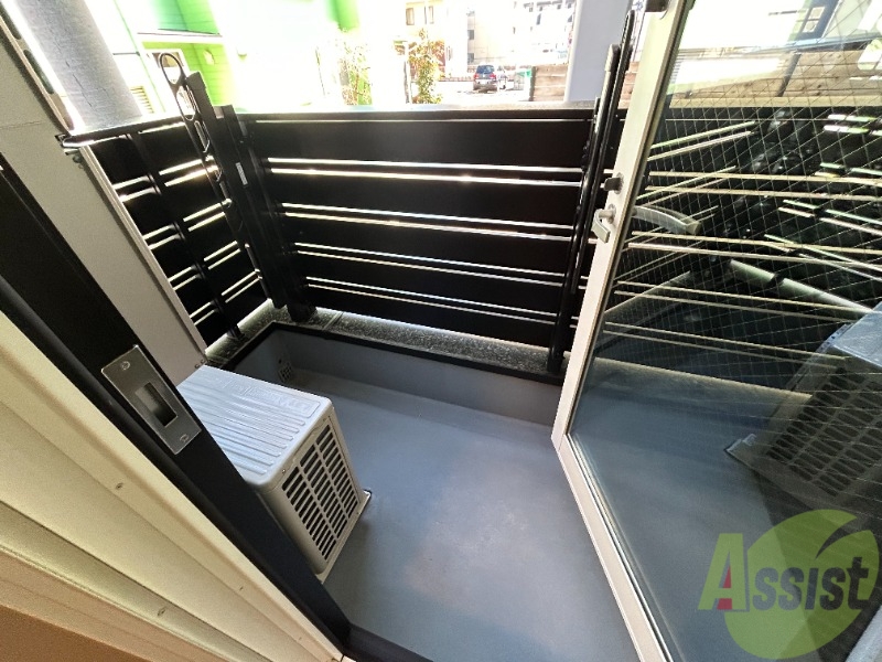 バルコニー　バルコニーになります。広々としていて洗濯物も楽ですね。