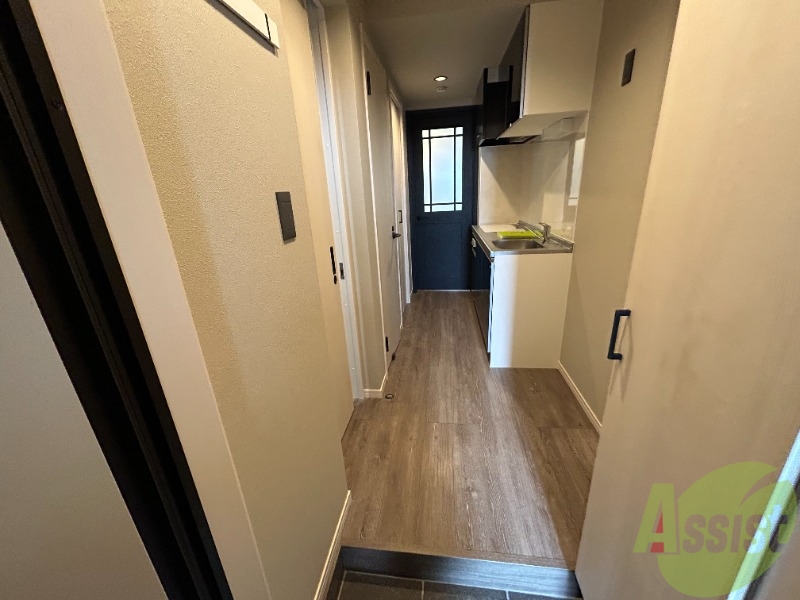 玄関　玄関になります。きれいで広々してますね。