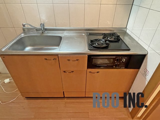 キッチン　写真は反転のお部屋です