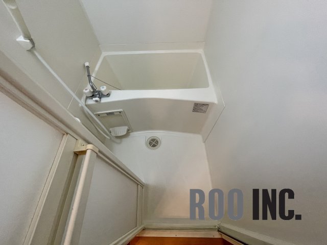 バス・シャワールーム　写真は反転のお部屋です