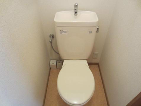 トイレ　同建物内、別部屋。参考写真