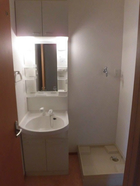 洗面設備　同建物内、別部屋。参考写真