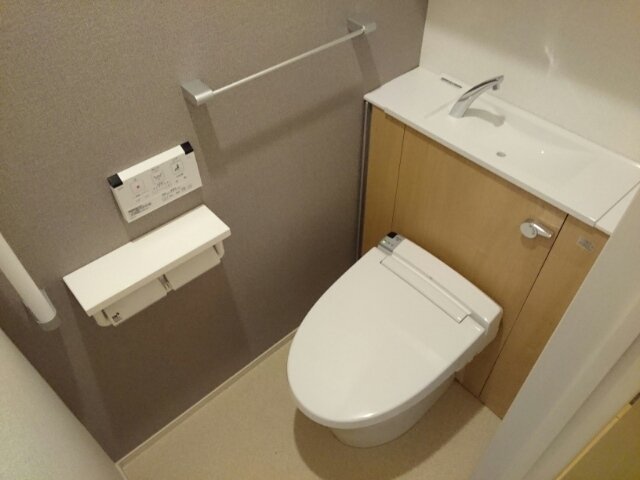 トイレ　トイレもきれいです