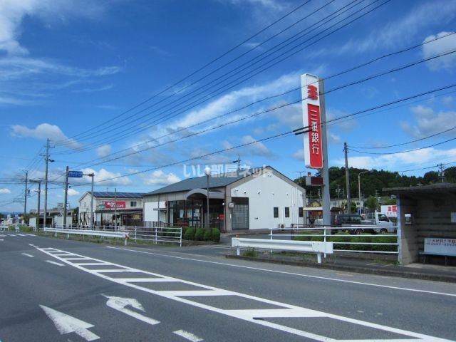 銀行　三重銀行 伊賀新堂支店（銀行）まで729m