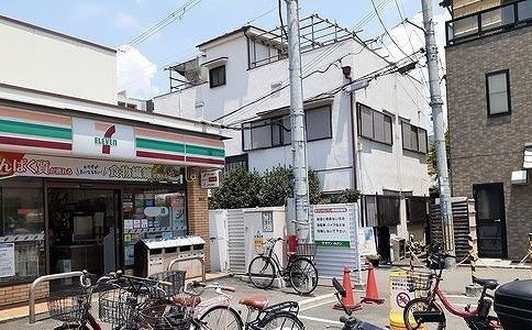 コンビニ　セブンイレブン様（コンビニ）まで220m